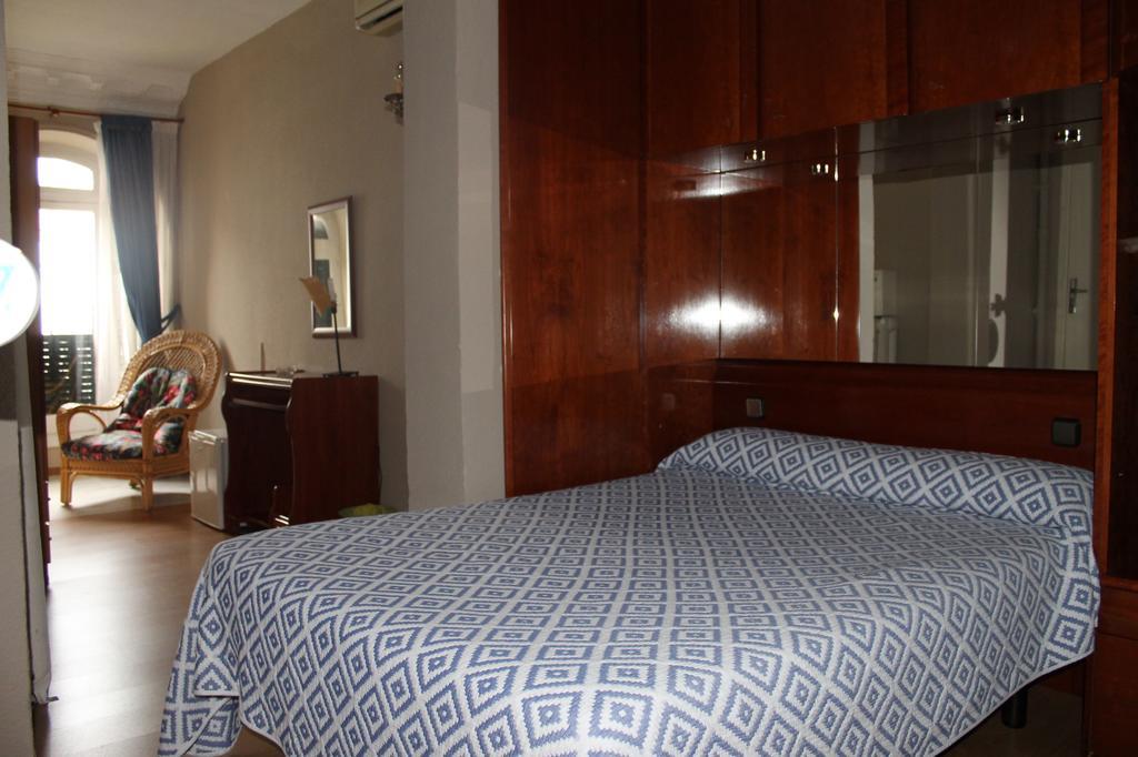 Hostal Trevinca Madrid Ngoại thất bức ảnh