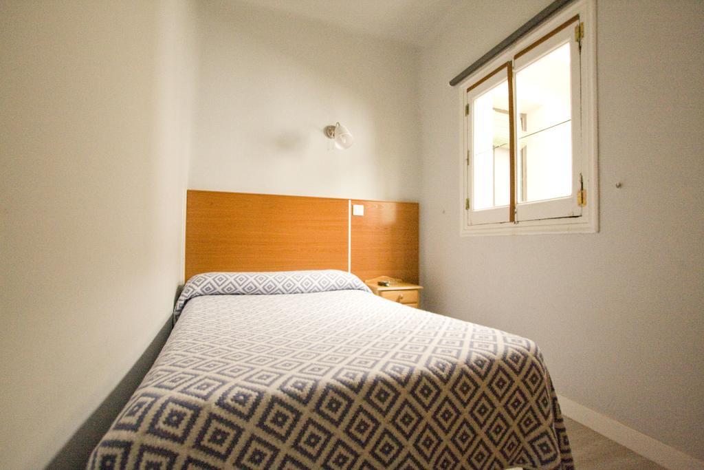 Hostal Trevinca Madrid Ngoại thất bức ảnh