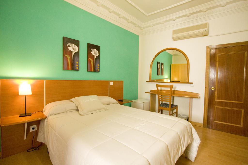 Hostal Trevinca Madrid Ngoại thất bức ảnh