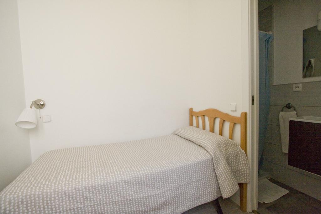 Hostal Trevinca Madrid Ngoại thất bức ảnh