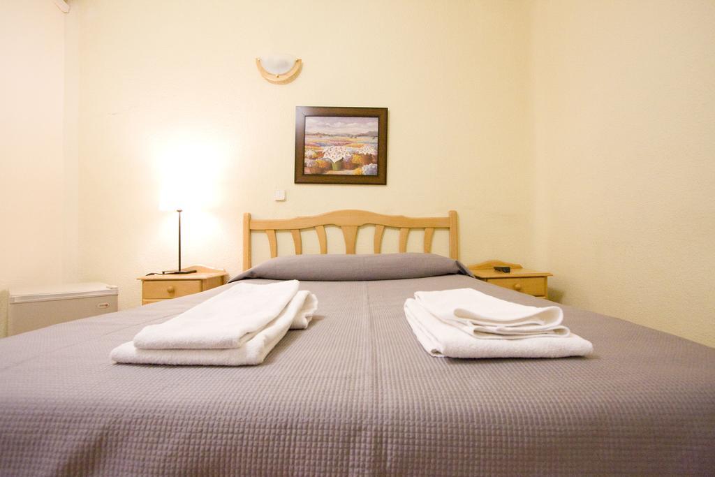 Hostal Trevinca Madrid Ngoại thất bức ảnh