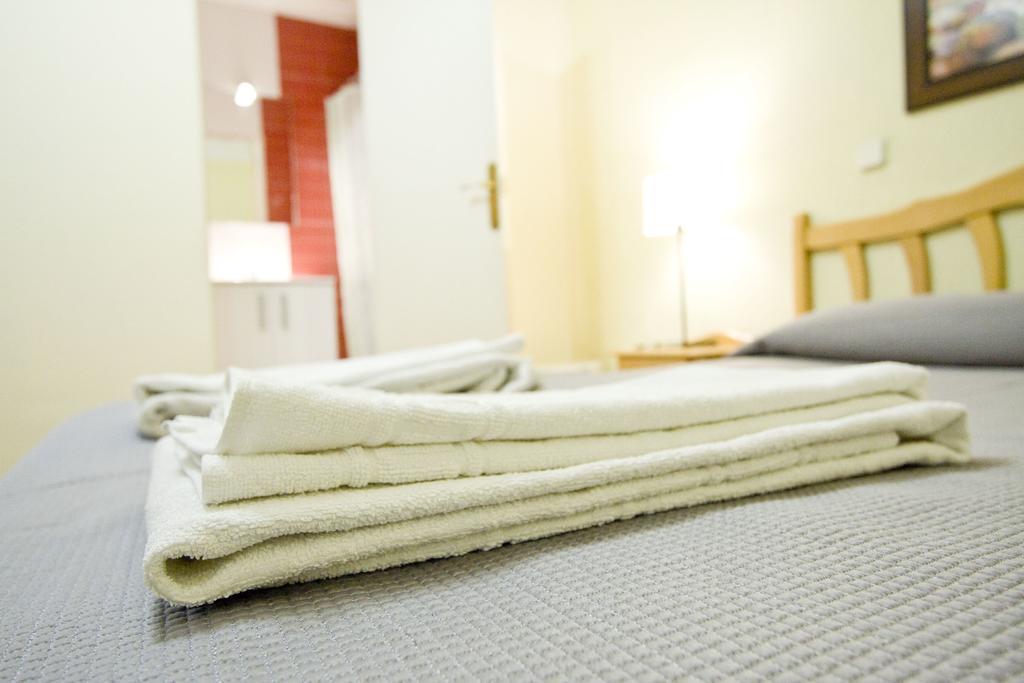 Hostal Trevinca Madrid Ngoại thất bức ảnh