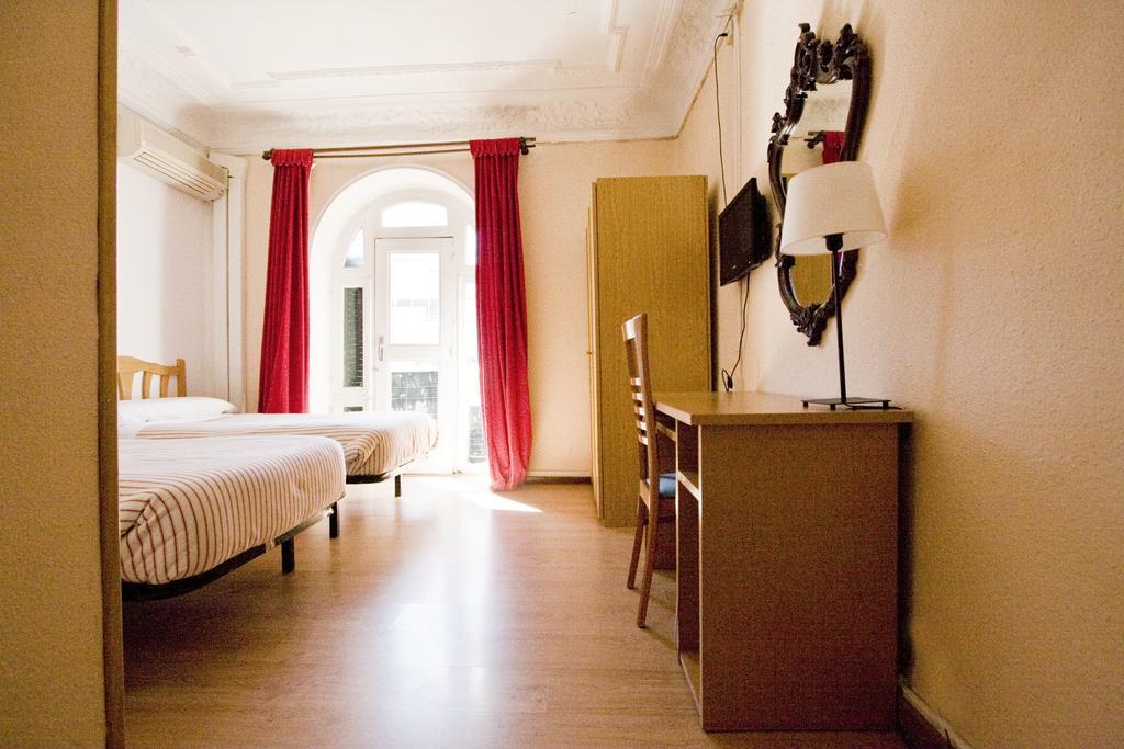 Hostal Trevinca Madrid Ngoại thất bức ảnh