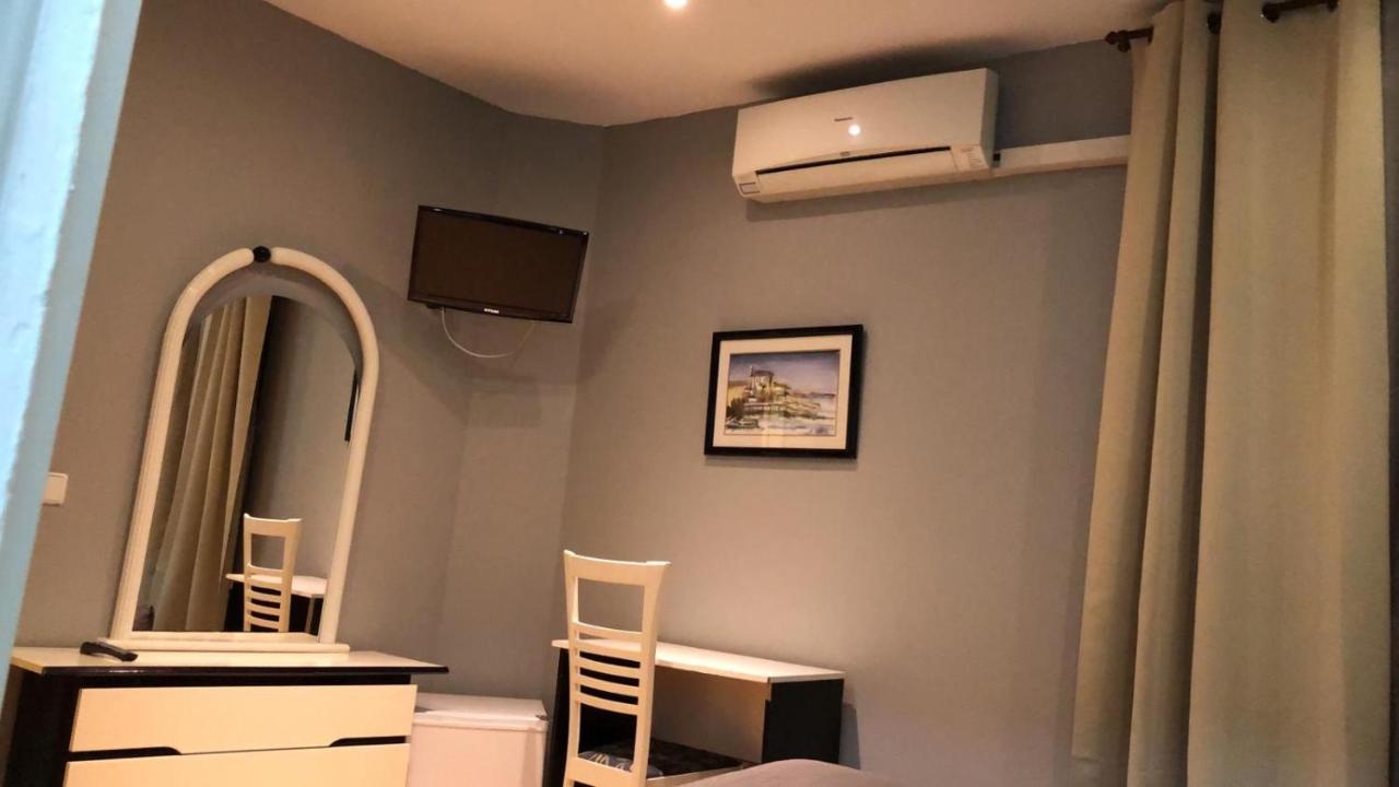 Hostal Trevinca Madrid Ngoại thất bức ảnh
