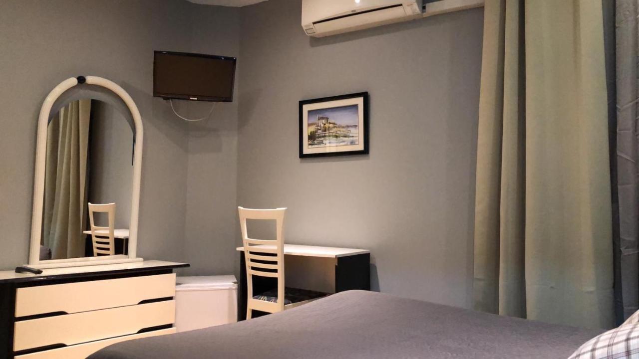 Hostal Trevinca Madrid Ngoại thất bức ảnh