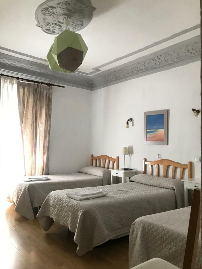 Hostal Trevinca Madrid Ngoại thất bức ảnh