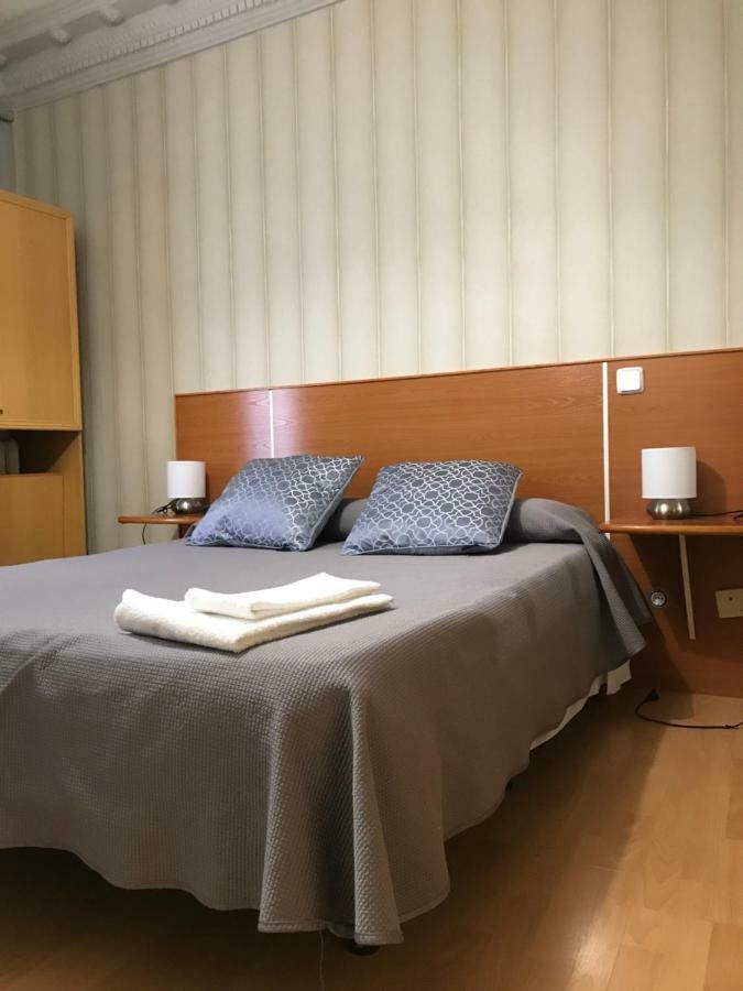 Hostal Trevinca Madrid Ngoại thất bức ảnh