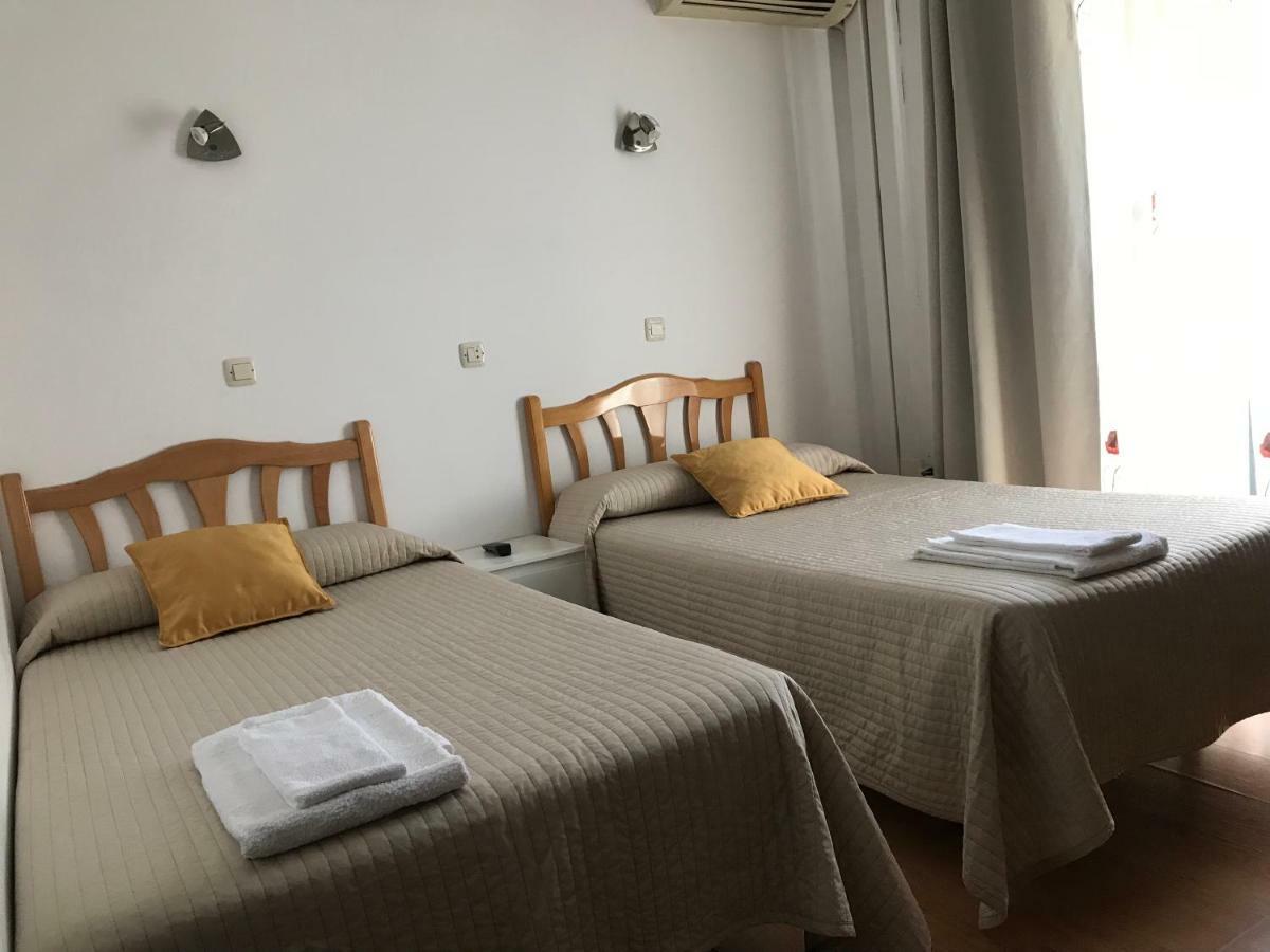Hostal Trevinca Madrid Ngoại thất bức ảnh