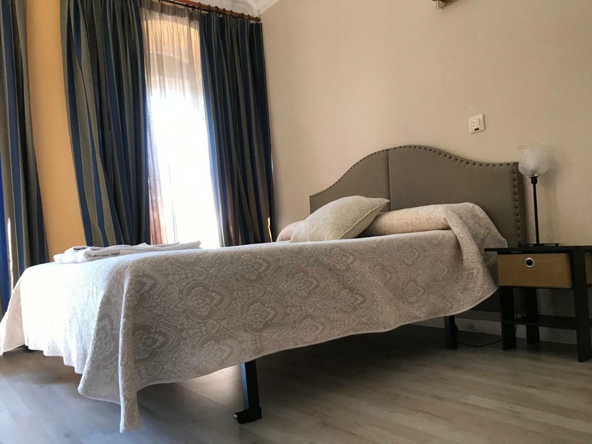 Hostal Trevinca Madrid Ngoại thất bức ảnh