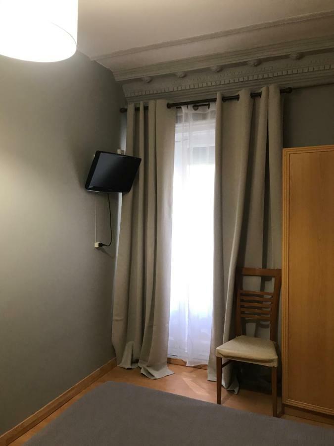 Hostal Trevinca Madrid Ngoại thất bức ảnh