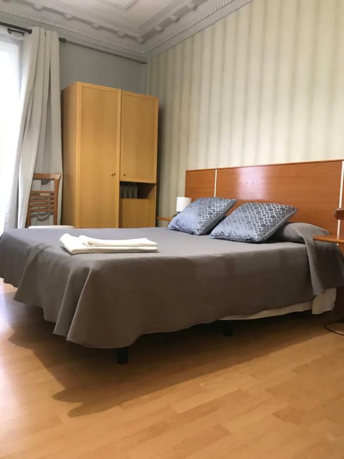 Hostal Trevinca Madrid Ngoại thất bức ảnh