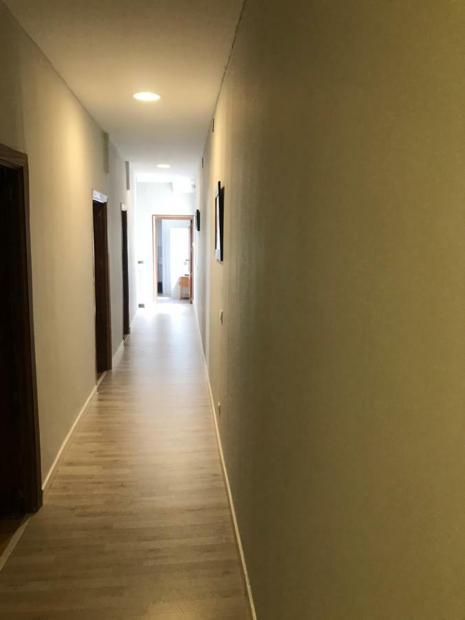 Hostal Trevinca Madrid Ngoại thất bức ảnh