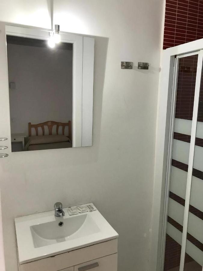 Hostal Trevinca Madrid Ngoại thất bức ảnh